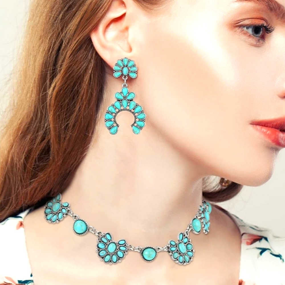 New turquoise beaded collar necklace and pierced earrings set